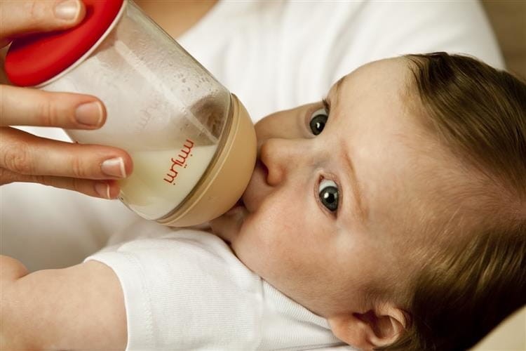Butelka dla niemowląt 240 ml ze smoczkiem o szybkim przepływie / MIMIJUMI