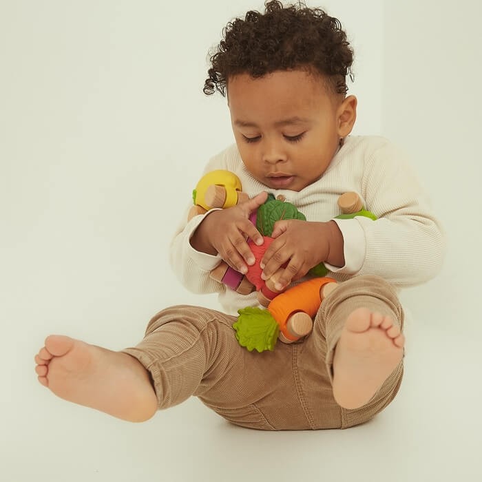 Samochodzik dla niemowlaka Burak Betty / Oli and Carol