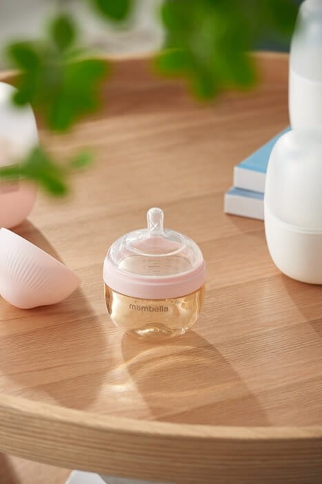 Smoczek do butelki antykolkowej Breast Shape / Mombella