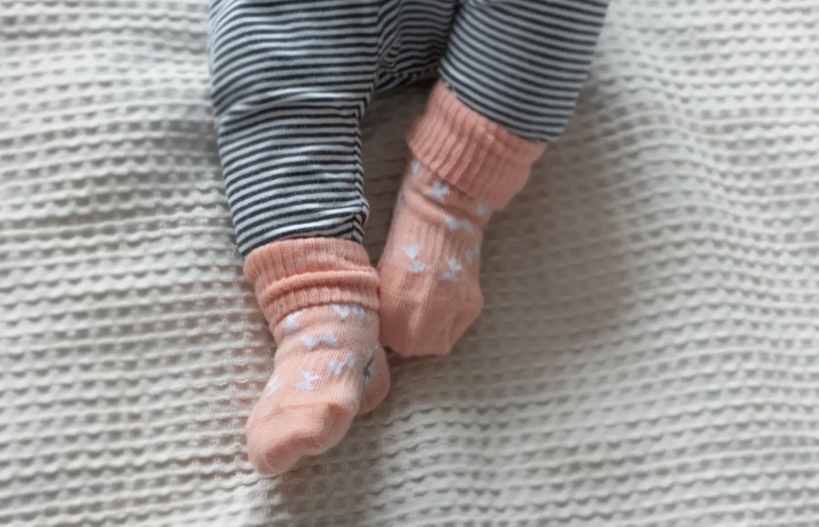 Skarpetki niemowlęce Stay-on-Socks, Party Pink / KipKep