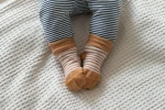 Skarpetki niemowlęce Stay-on-Socks, Camel & Sand / KipKep