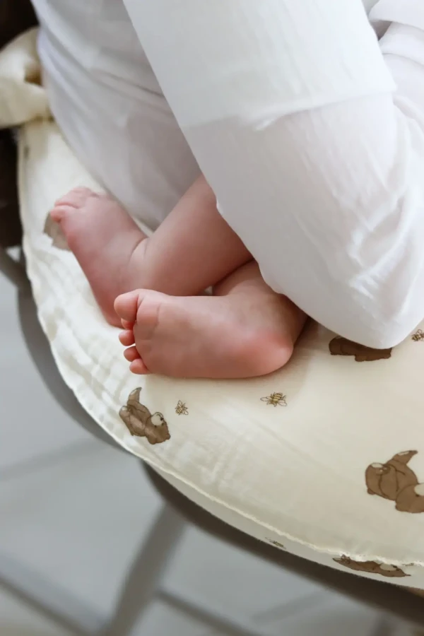 Poduszka do karmienia Moon - Bees and bears / That's Mine