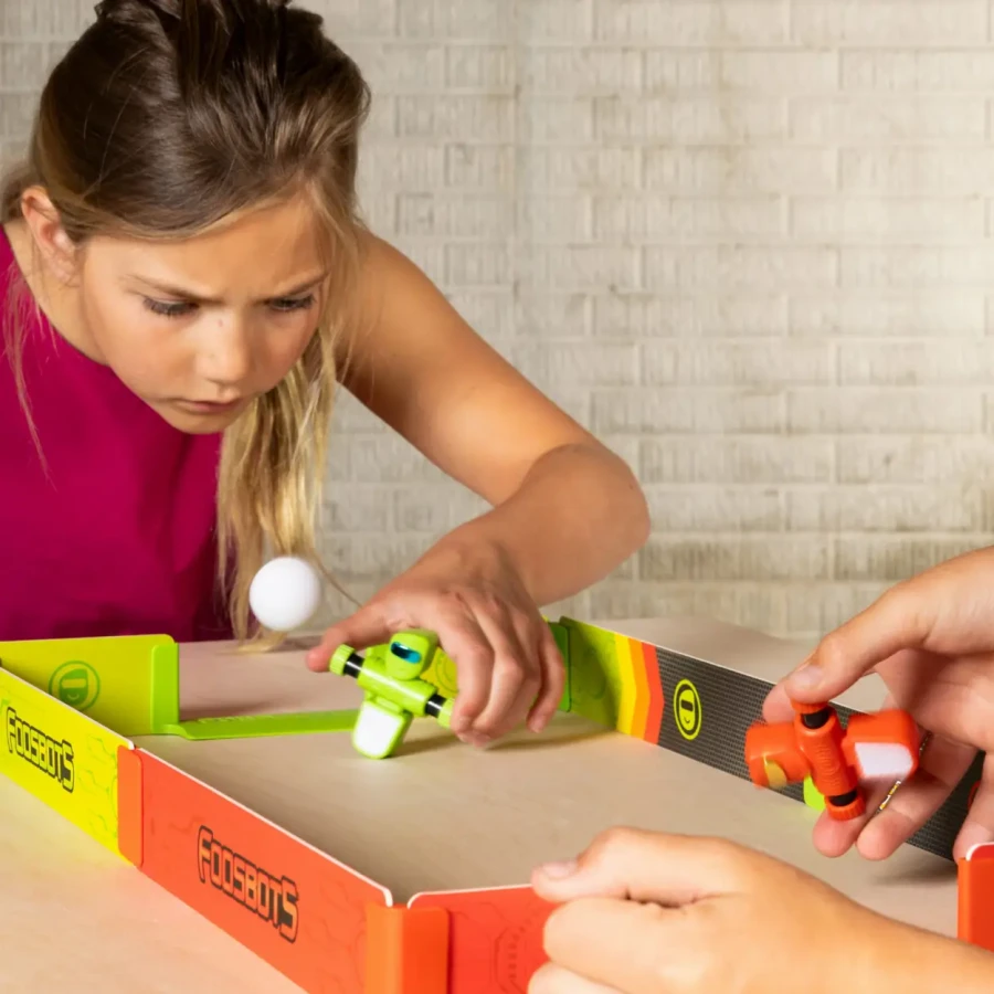 Piłkarzyki Foosbots. Boisko do gry. / Fat Brain Toys