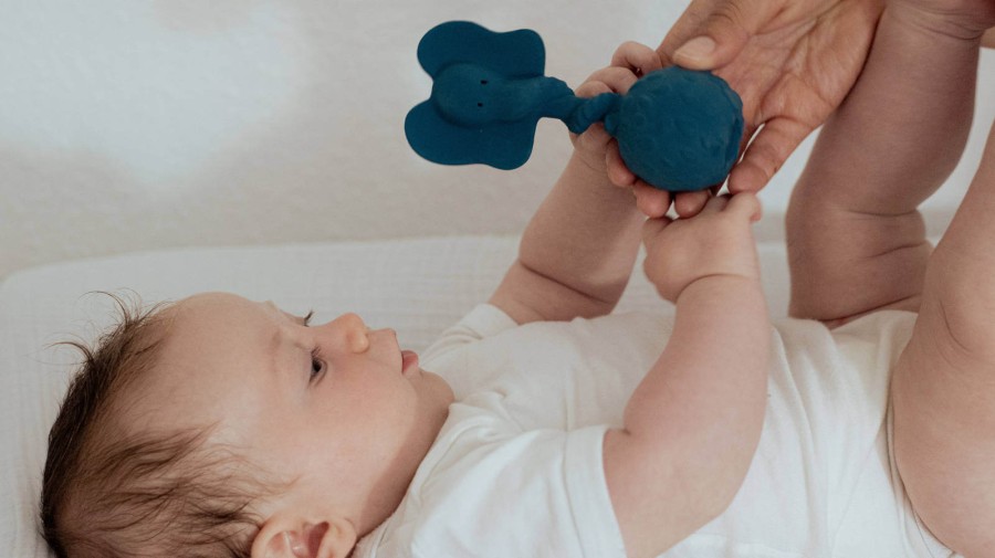 Kauczukowy gryzak z grzechotką - Słonik / Natruba