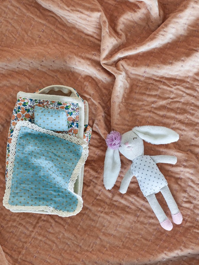 Laleczka Milly w torebce z zestawem ubranek - Brown / Bloomingville Mini