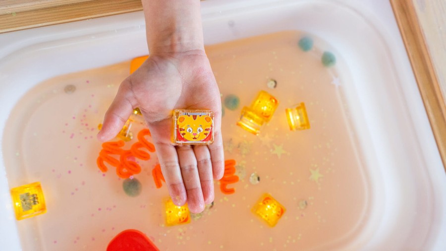 Kostki sensoryczne świecące w wodzie Daniel Tygrysek - zabawka kąpielowa, złoty / Glo Pals