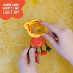 Postać do kąpieli Tygrysek Daniel - zestaw z dwiema kostkami sensorycznymi świecącymi w wodzie / Glo Pals