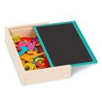 Marvelous magnets – magnetyczne literki i cyferki w drewnianej skrzyneczce, z tablicą / B.Toys
