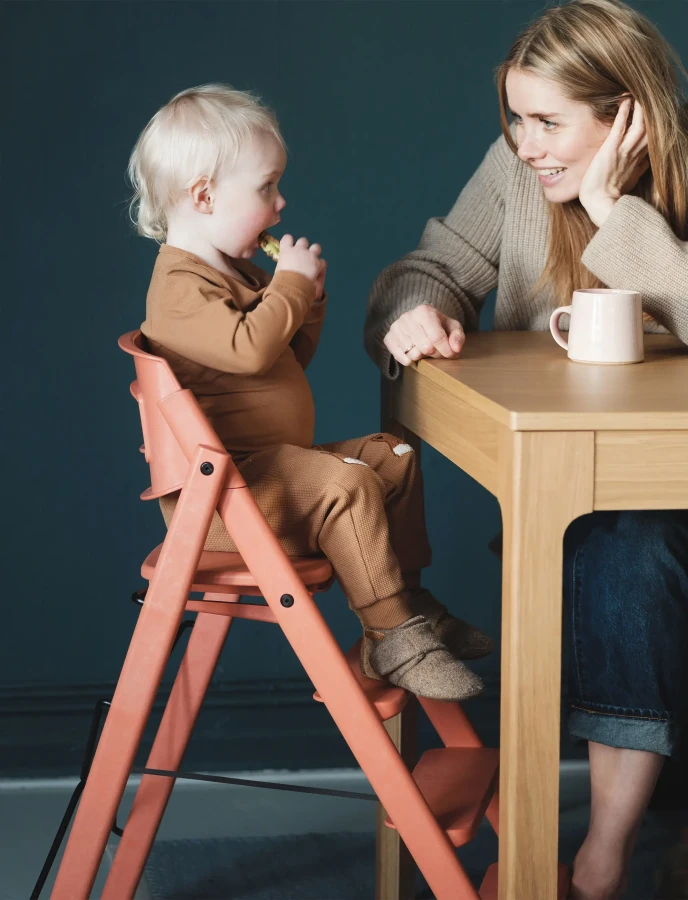 Plastikowe krzesełko do karmienia Klapp - terracota pink / Kaos