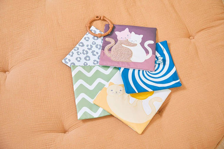 Karty sensoryczne miękkie dwustronne 5 szt. Kotki Stimuli / Kaloo