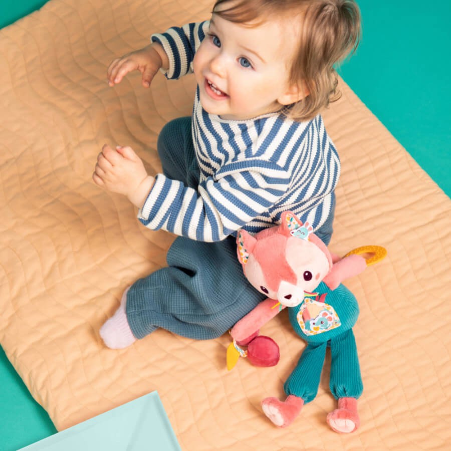 Przytulanka aktywizująca wielofunkcyjna Kotka Jeanne 9 m+ / Lilliputiens