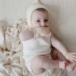 Gryzak Rękawiczka - Rainbow / Mushie