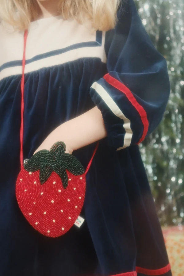 Torebka dziecięca koralikowa - Strawberry Rio Red / Konges slojd