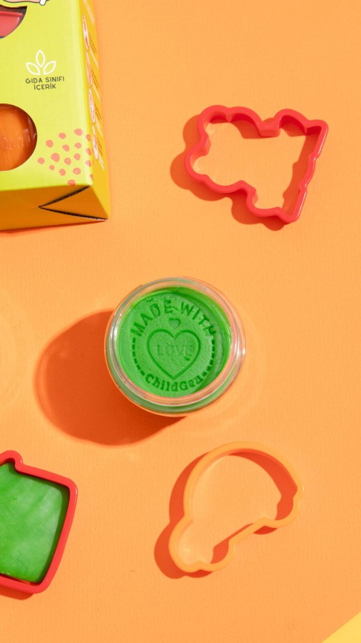 Zestaw kreatywny MAŁY ARTYSTA, 100% naturalna ciastolina i 8 kształtów / ChildGen