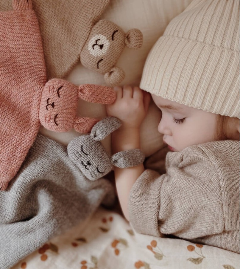 Przytulaczek z wełny aplaki - bunny rose / Main Sauvage