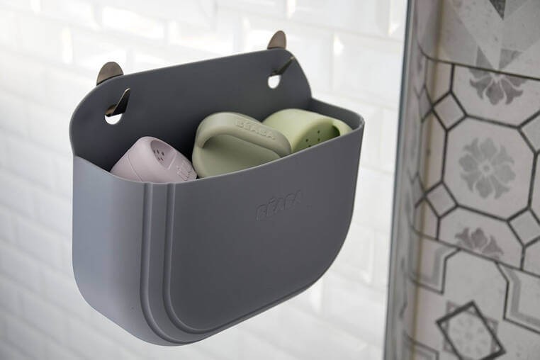 Silikonowy zestaw do kąpieli: zabawki Mint - multi colors i kosz do przechowywania Pebble / Beaba