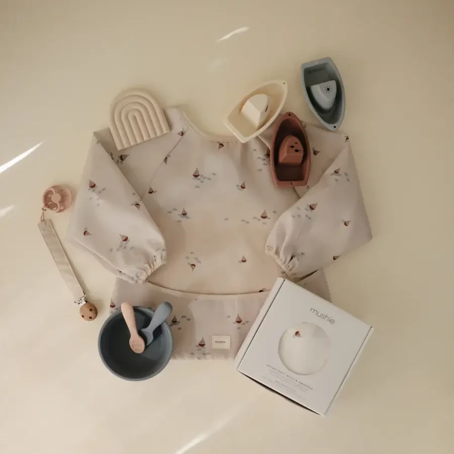 Śliniak z długim rękawem – Boats / Mushie