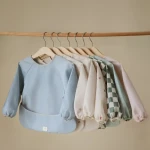 Śliniak z długim rękawem – Retro Flowers / Mushie