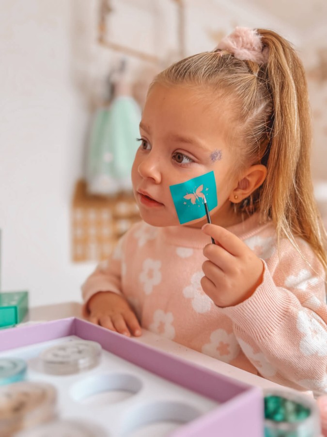 Kreatywne szablony do makijażu i malowania twarzy, wielokrotnego użytku / Oh Flossy