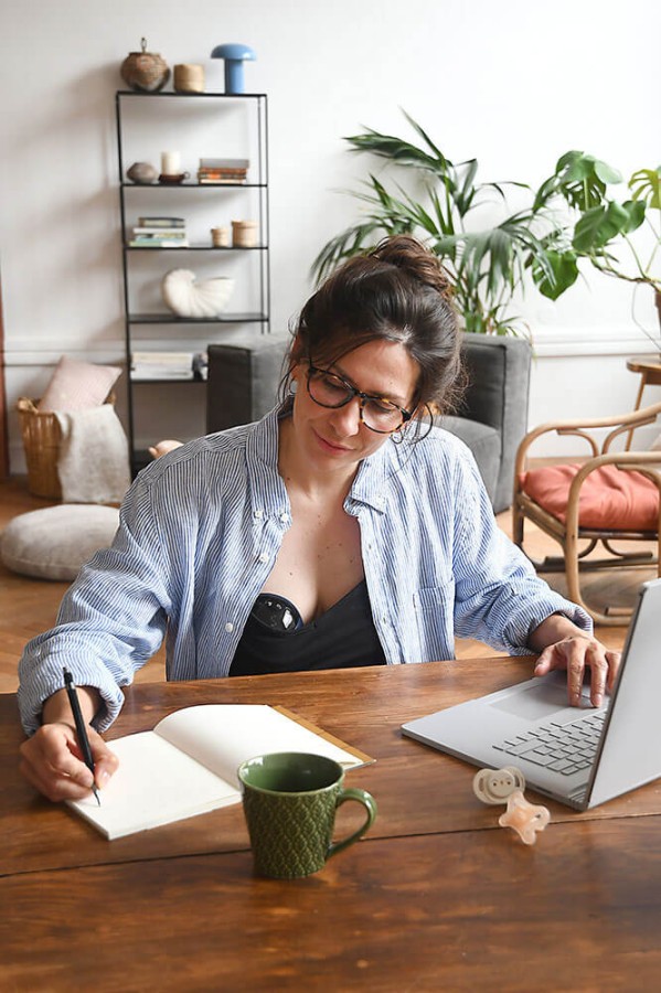 Laktator elektryczny bezprzewodowy muszlowy Hands-Free 180 ml Night Blue / Beaba