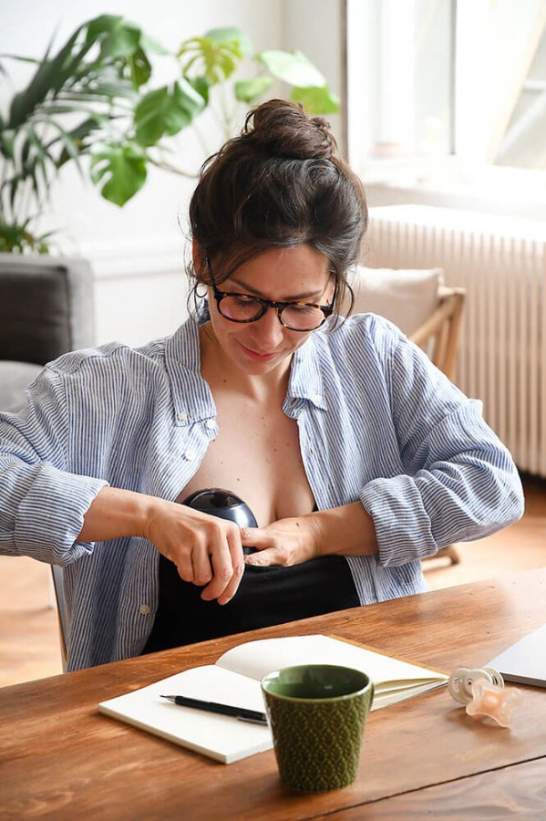 Laktator elektryczny bezprzewodowy muszlowy Hands-Free 180 ml Night Blue / Beaba