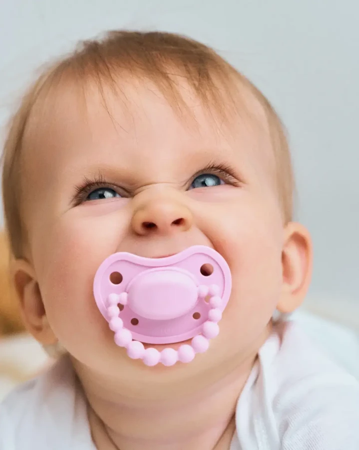 USZKODZONE OPAKOWANIE: Smoczek pozycjonujący - Pink A Boo, 6 msc.+ / LUU Kids