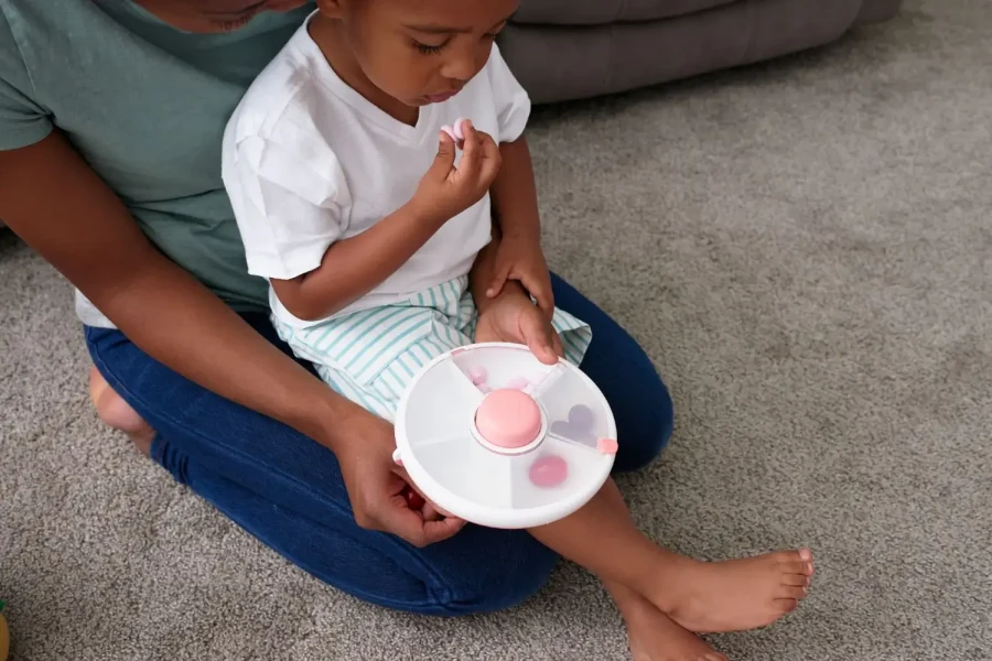 SNACK SPINNER pojemnik na przekąski, Coral Pink / GOBE