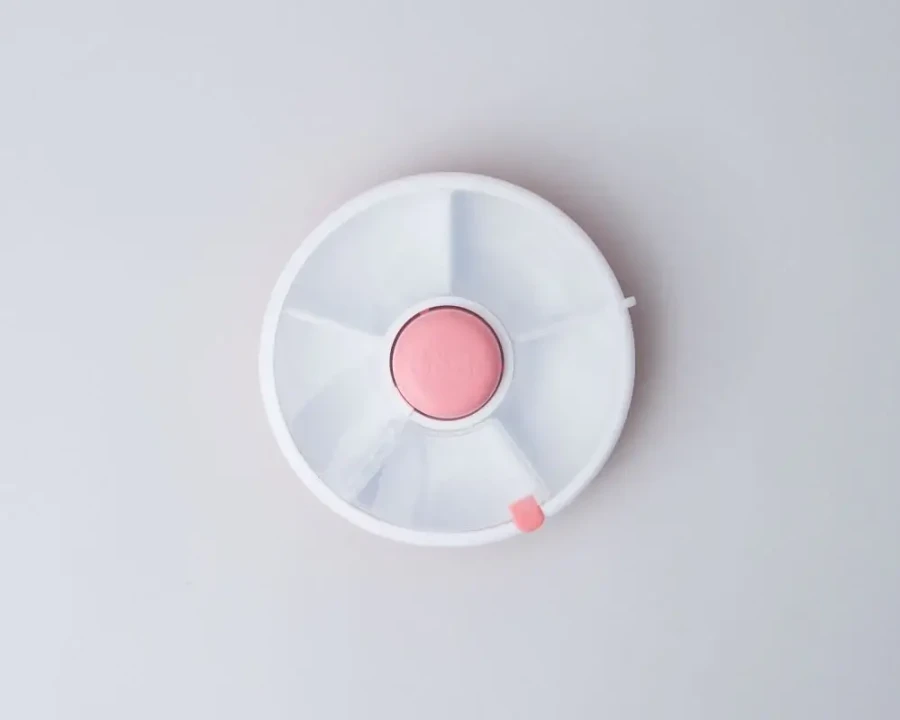 SNACK SPINNER pojemnik na przekąski, Coral Pink / GOBE