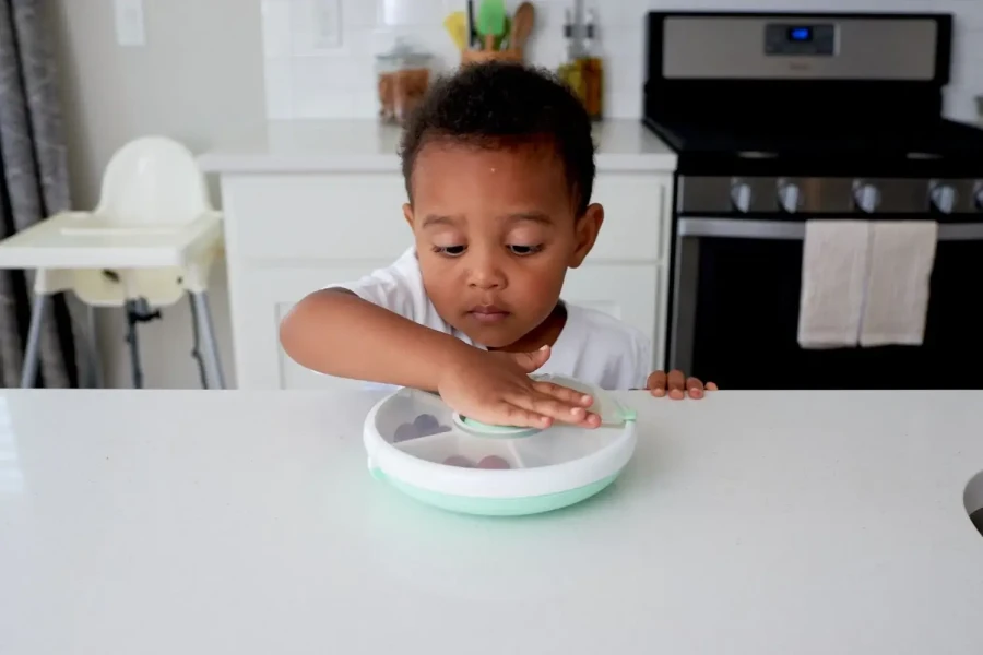 SNACK SPINNER pojemnik na przekąski, Mint Green / GOBE