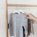 Wieszaki Welurowe dla Dzieci Blueberry Cream 15 szt. / 3 Sprouts