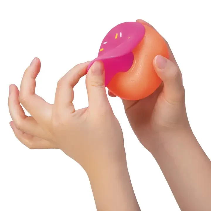 Sensoryczny gniotek z dziurką: Donuts NeeDoh / Schylling