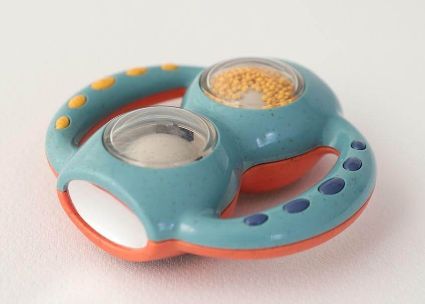 Magiczna grzechotka z lusterkiem 6m+ / TOLO Bio