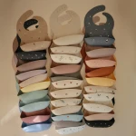 Śliniak silikonowy Kites / Mushie