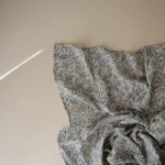 Otulacz z ogarnicznej bawełny - Blue Flowers / Mushie