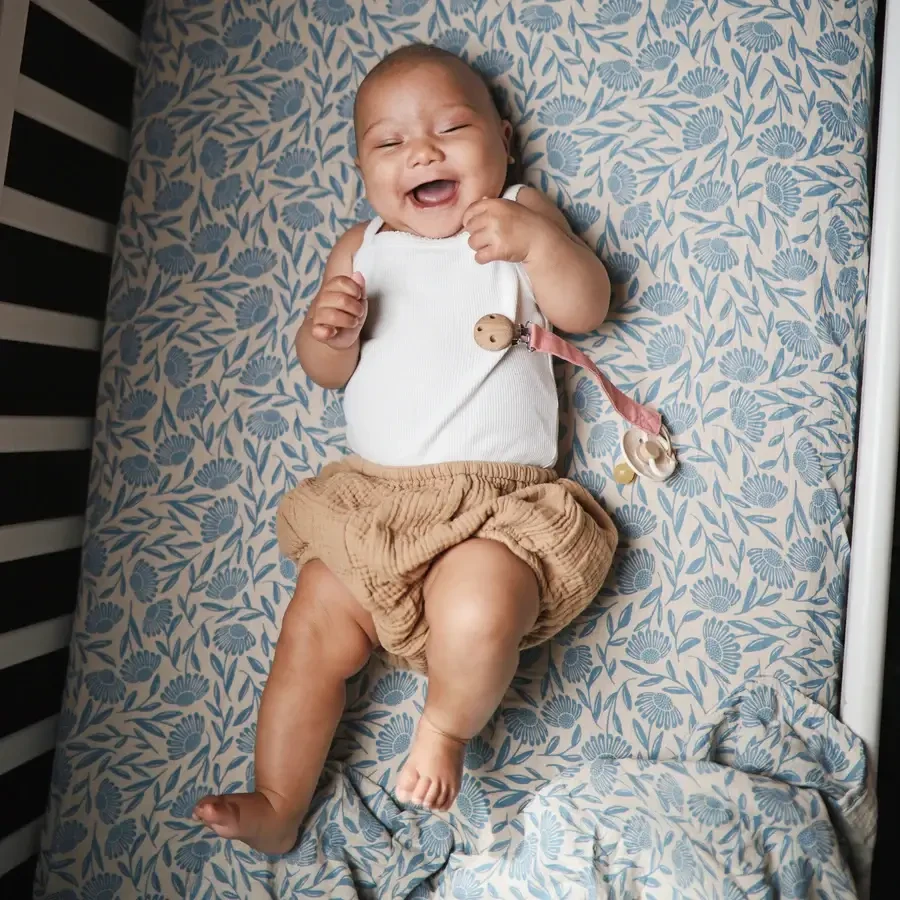 Otulacz z ogarnicznej bawełny - Blue Flowers / Mushie