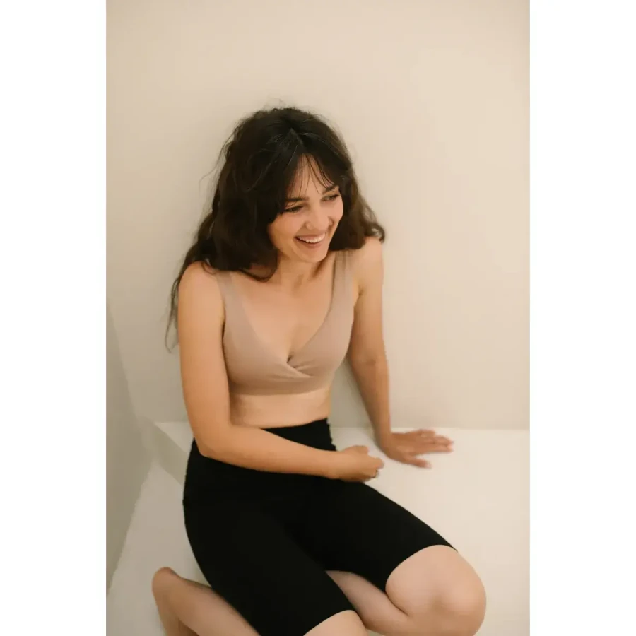 Nieprzemakalny biustonosz do karmienia piersią dropless. beżowy / dropless.