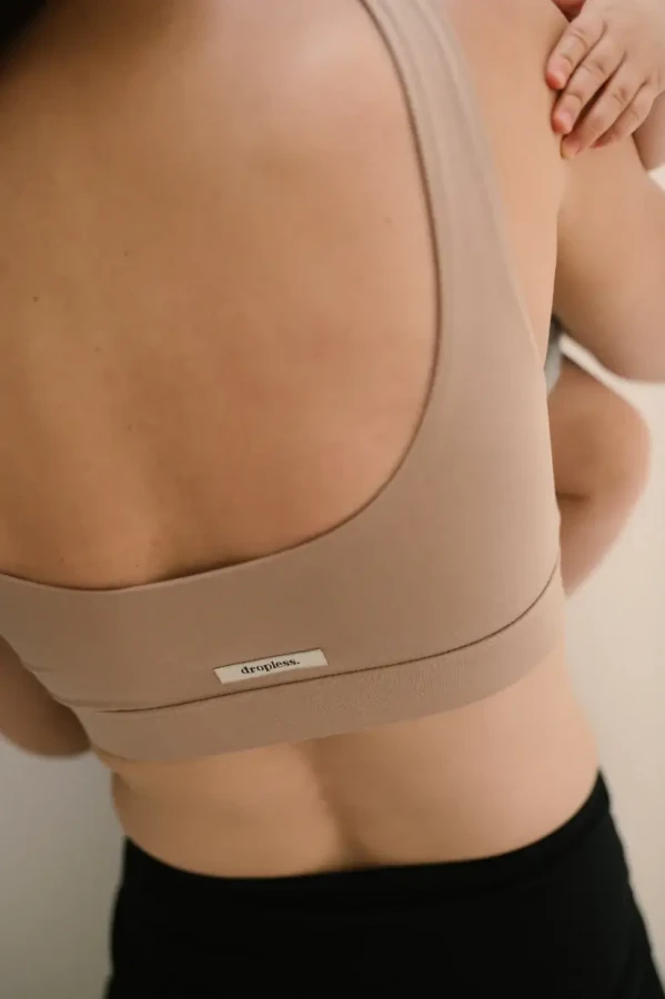 Nieprzemakalny biustonosz do karmienia piersią dropless. beżowy / dropless.