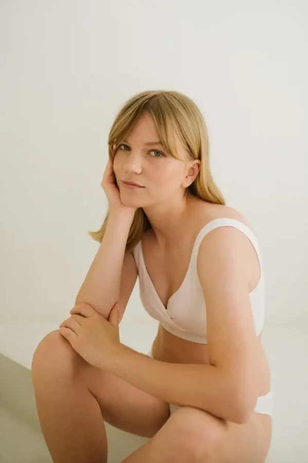 Nieprzemakalny biustonosz do karmienia piersią dropless. biały / dropless.