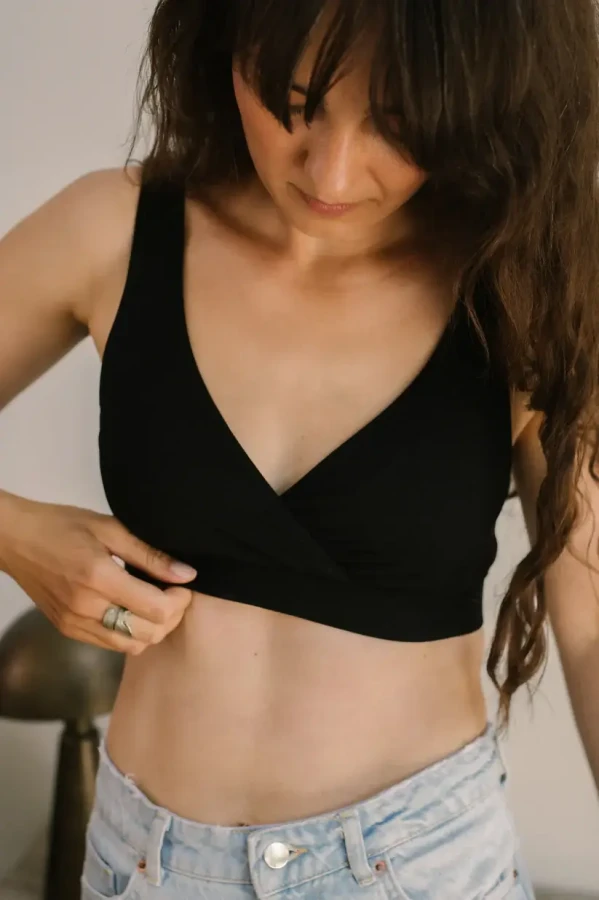 Nieprzemakalny biustonosz do karmienia piersią dropless. czarny / dropless.