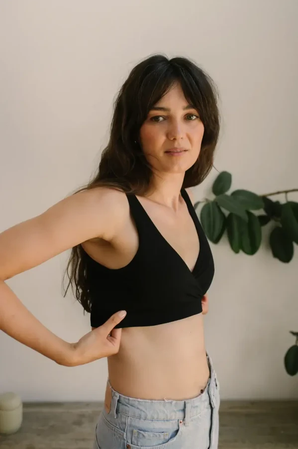 Nieprzemakalny biustonosz do karmienia piersią dropless. czarny / dropless.