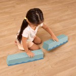 Balance & Hop Beams – belki sensoryczne / B.Toys