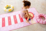 Dwustronny ręcznik plażowy PlayTowels - Lighthouse Cherry / QUUT