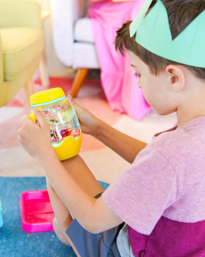 Słoik sensoryczny do napełnienia wodą - żółty / Glo Pals