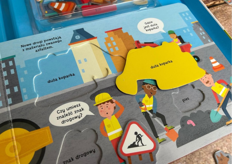 Na budowie. Akademia Mądrego Dziecka. Uczymy się i bawimy / HarperCollins