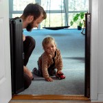 BabyDan Bramka ochronna ALMA, składana automatycznie - black / BabyDan