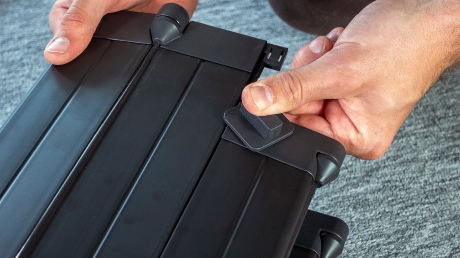 BabyDan Bramka ochronna ALMA, składana automatycznie - black / BabyDan