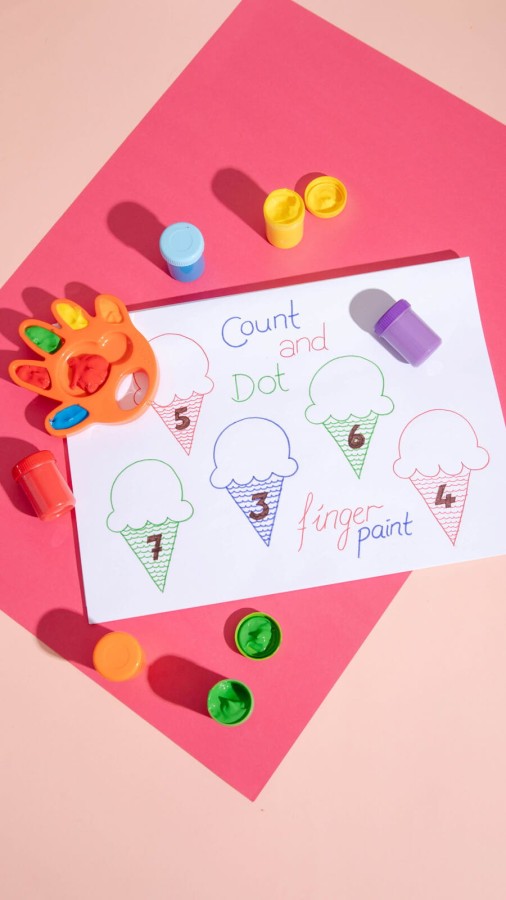 Paleta do malowania palcami w kształcie dłoni / ChildGen