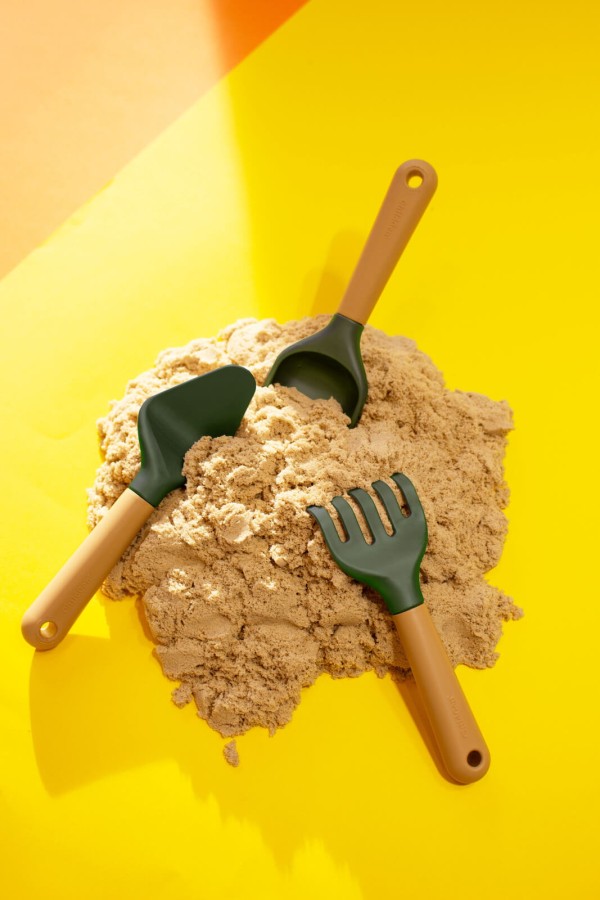 Zestaw zabawkowych narzędzi ogrodowych do ćwiczenia motoryki małej, grabki, szpadel, łopatka, bio plastik / ChildGen