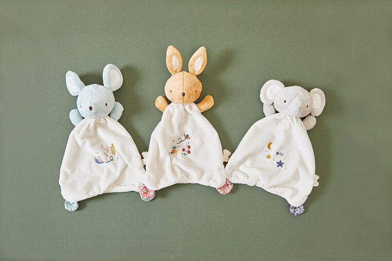 Zestaw prezentowy 2w1 Króliczek (komforter + naszyjnik dzwoneczek ciążowy Bola) Petites Chansons / Kaloo