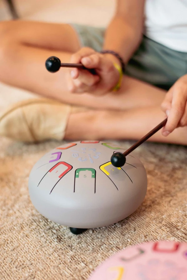 Bębenek językowy Baby Tambu śr. 15cm - Smoky Loky / Juegaconmigo